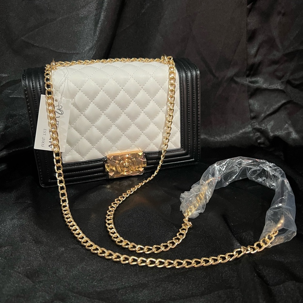 Beautiful black/white quilted faux leather purse